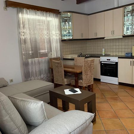 Nomad House-Entire House At Your Disposal,4 Guests เบราท ภายนอก รูปภาพ