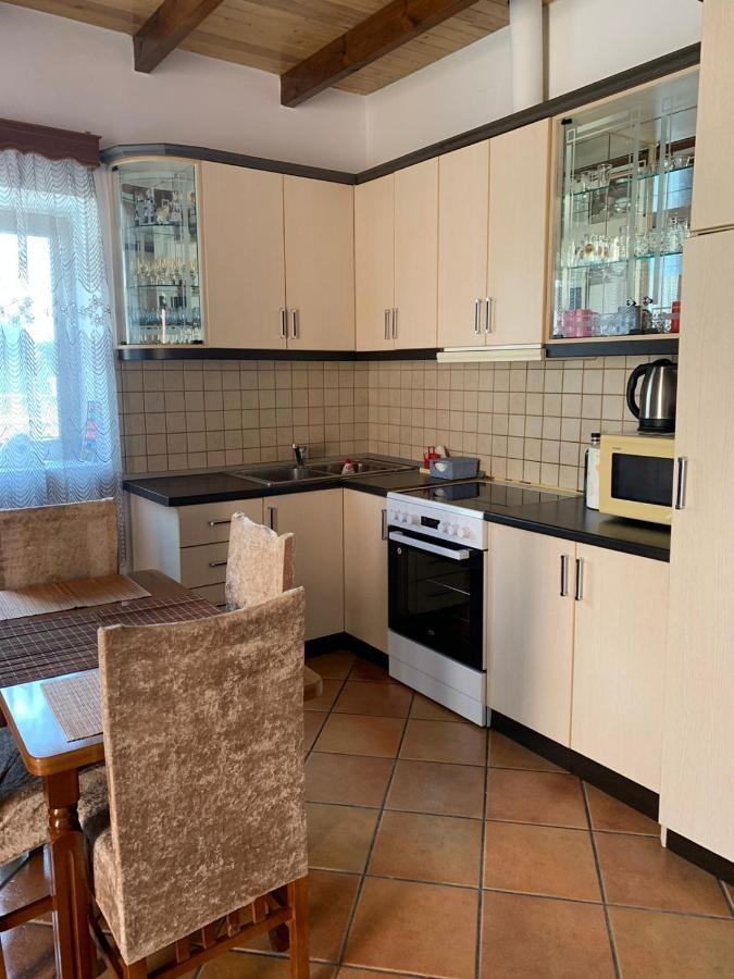 Nomad House-Entire House At Your Disposal,4 Guests เบราท ภายนอก รูปภาพ