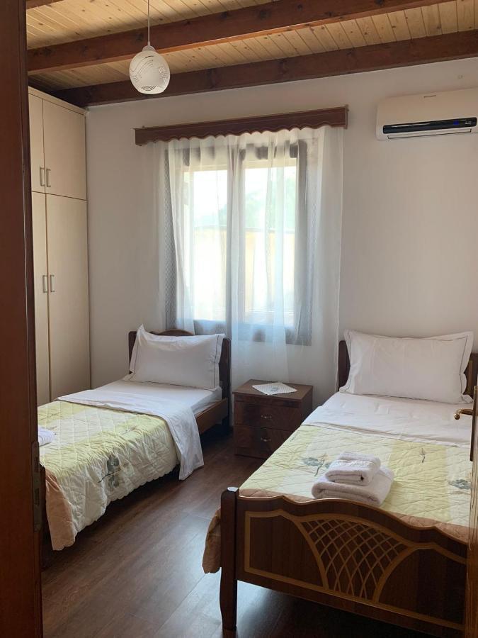 Nomad House-Entire House At Your Disposal,4 Guests เบราท ภายนอก รูปภาพ