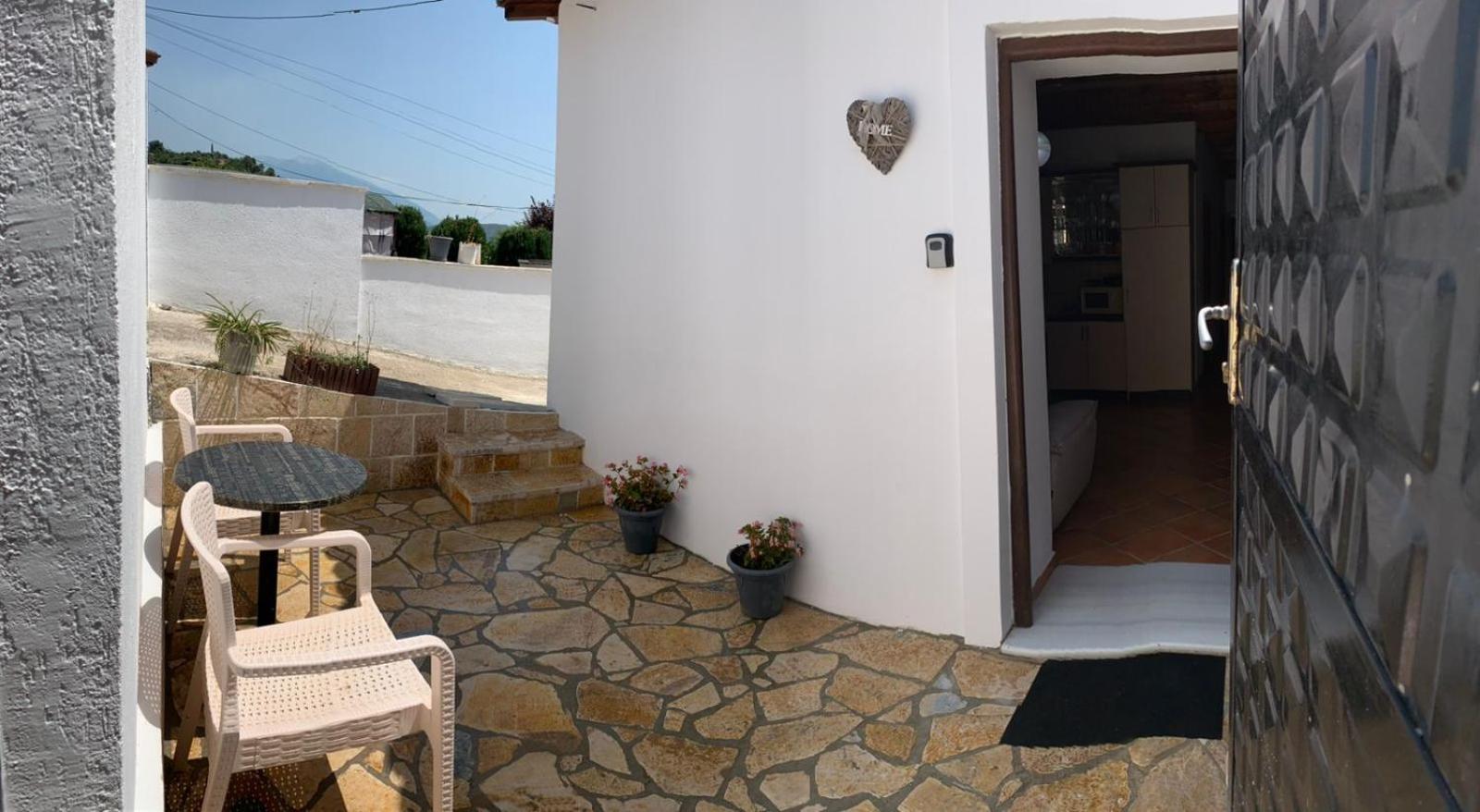 Nomad House-Entire House At Your Disposal,4 Guests เบราท ภายนอก รูปภาพ