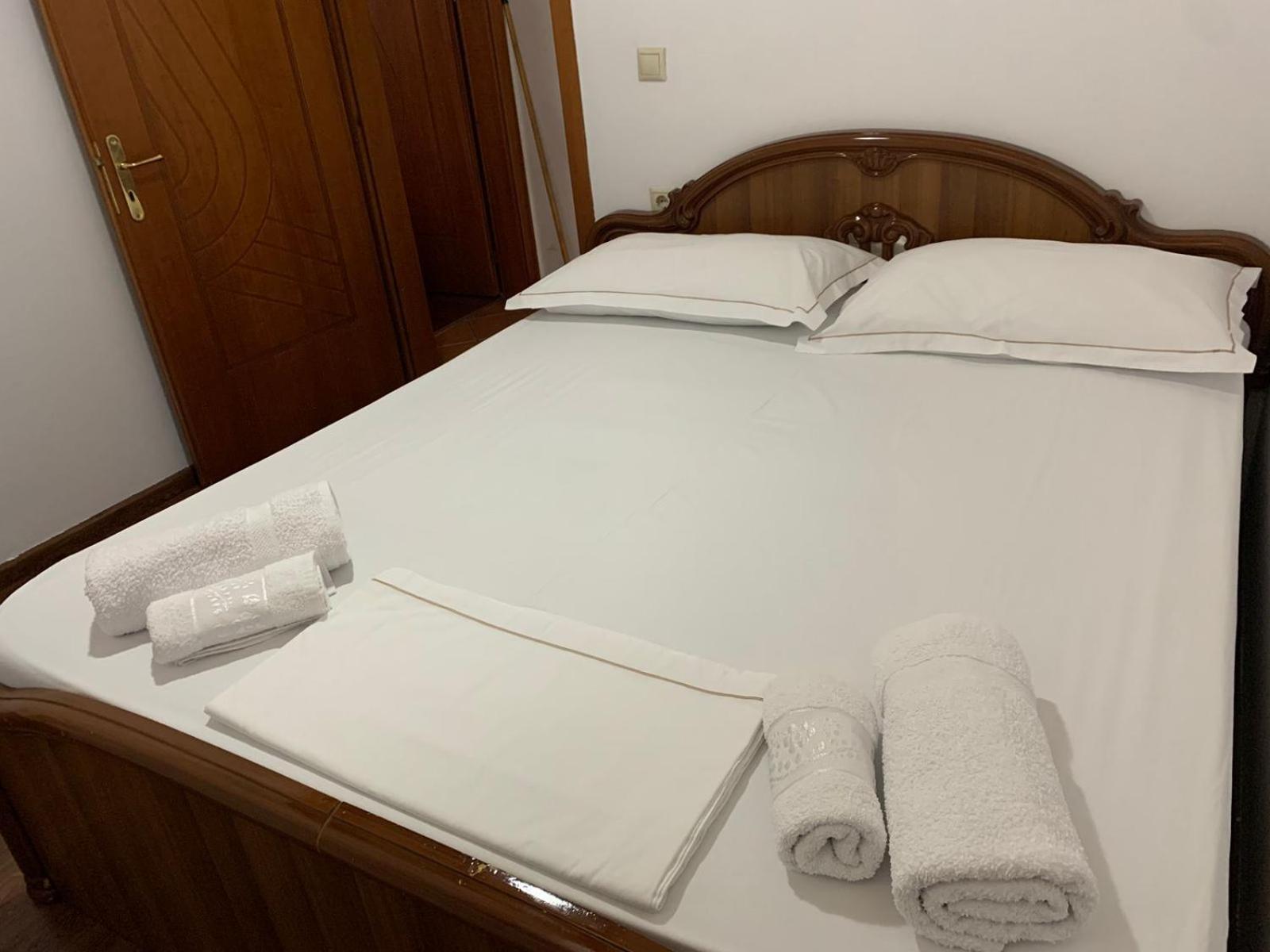 Nomad House-Entire House At Your Disposal,4 Guests เบราท ภายนอก รูปภาพ