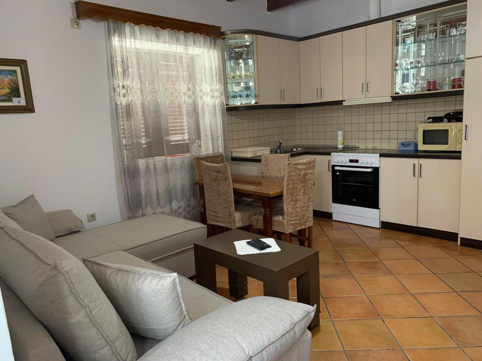 Nomad House-Entire House At Your Disposal,4 Guests เบราท ภายนอก รูปภาพ