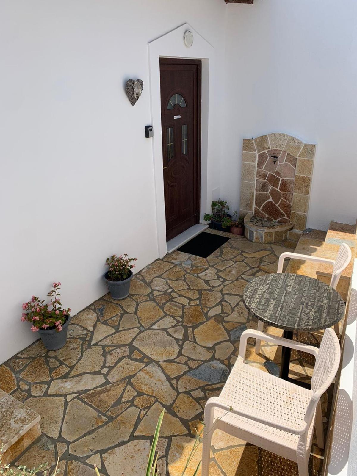 Nomad House-Entire House At Your Disposal,4 Guests เบราท ภายนอก รูปภาพ